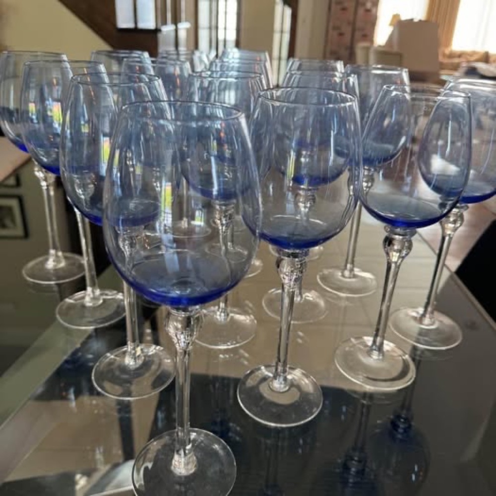 16 wine glasses $125 long stemmed (in the Eastern Townships)